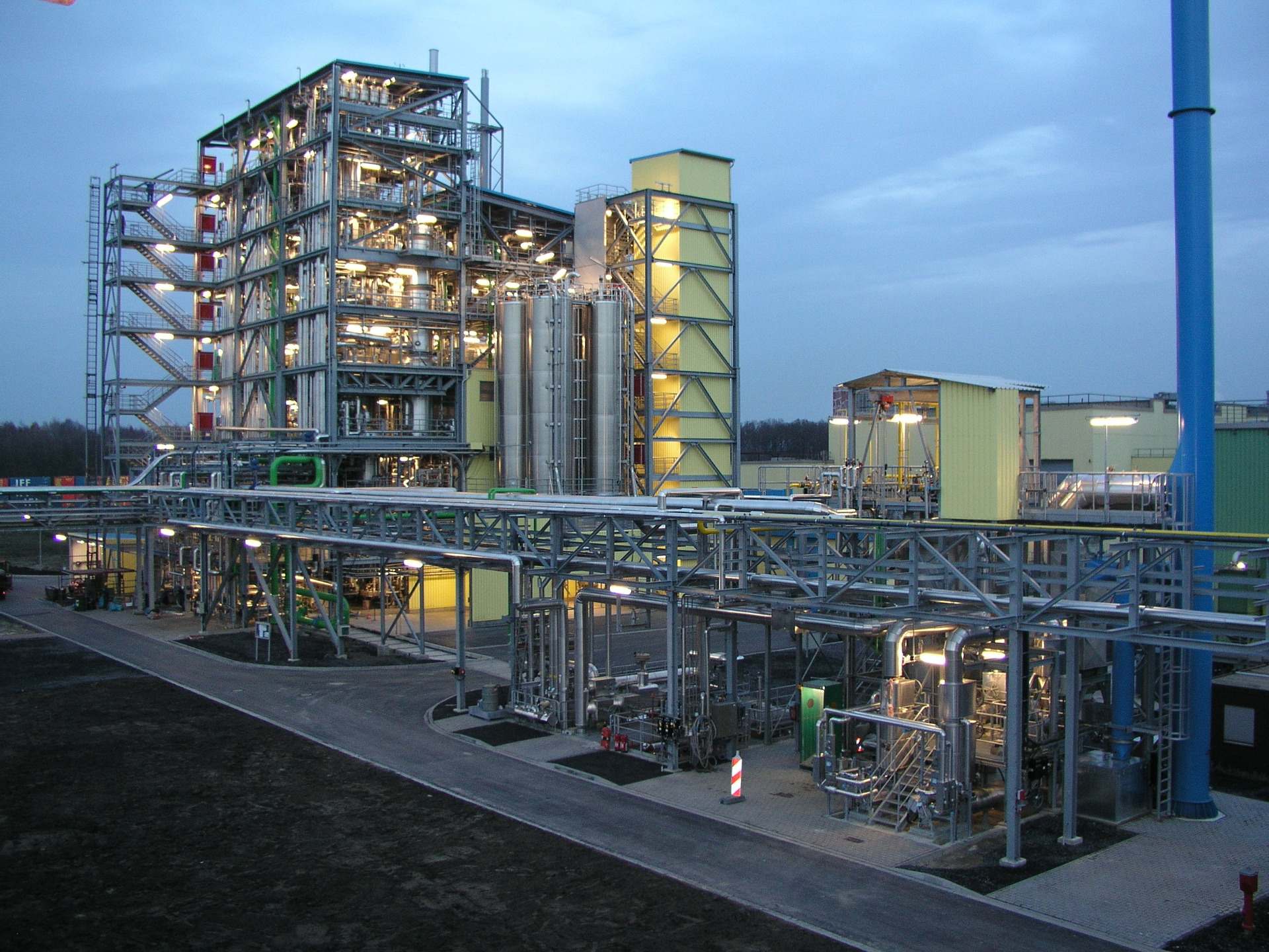 杜贝Hamm-Uentrop聚合物是朗盛和杜邦之间的合资企业。它产生聚丁烯terephtalate (PBT),为高性能塑料基材。使用它,例如,在汽车行业,在电气和电子行业,机械工程,化工行业和设备工程。